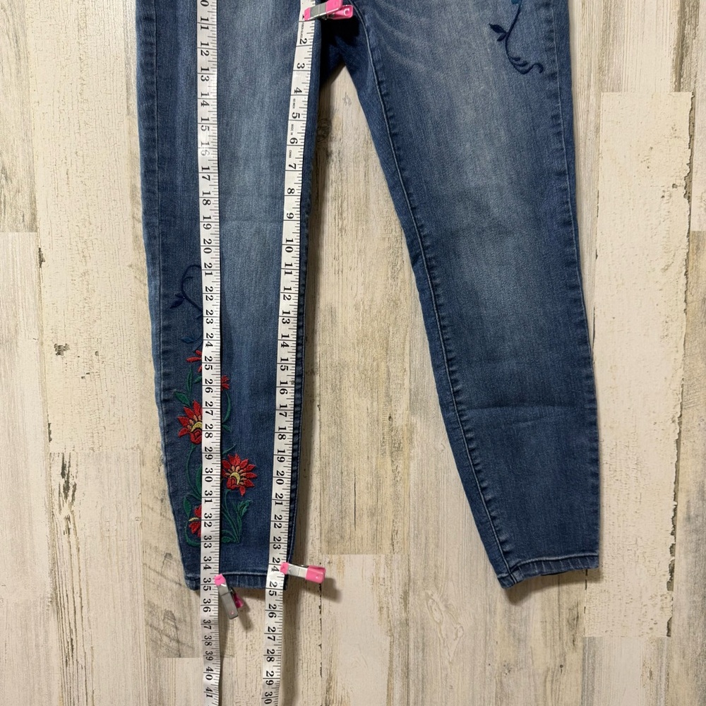 Vintage America Blue Jeans with Floral Embroidery - Picture 10 of 16